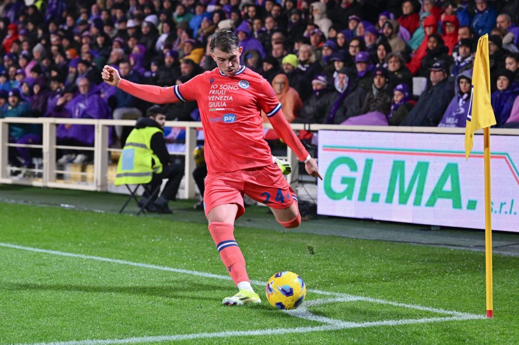 Lazar Samardžić, centrocampista dell'Udinese in azione contro la Fiorentina