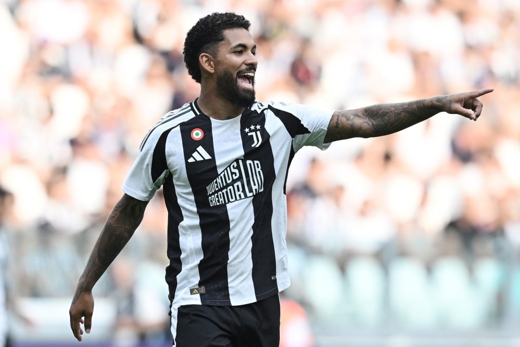 Juventus, guarda chi c’è: doppio bonus pesante per Douglas Luiz